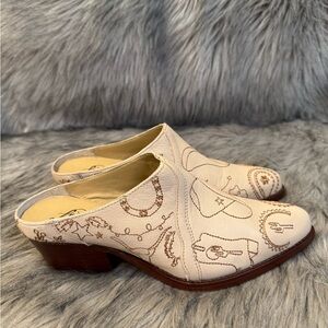 PRICE FIRM Free People Tan & Brown Western Clogs Size 36